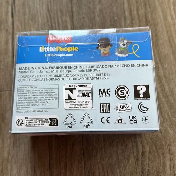 New in Box Fisher Price Little People African American Girl and Grey Dog - Picture 2 of 6